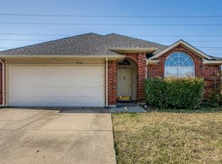 6032 Maple Leaf Dr, Arlington, TX 76017
