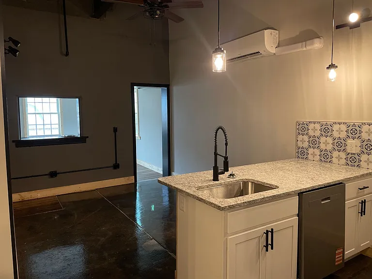 210 S Railroad St — Photo 4