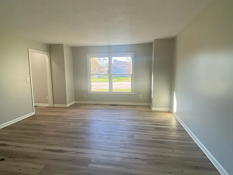 4417 E Clayton Ct — Photo 5