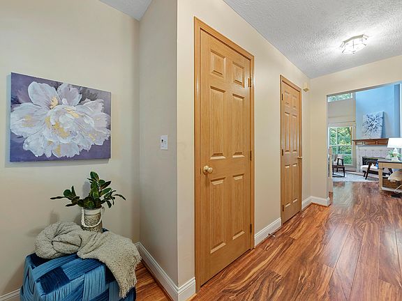 4th image of 398 Sycamore Woods Ln