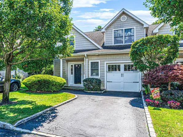 32 Coral Lane, Sayville, NY 11782