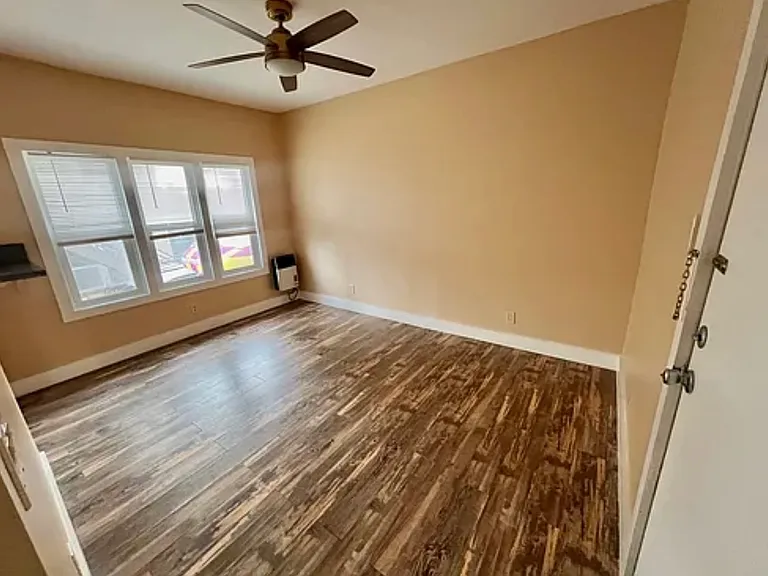 14 Westminster Ave #3 — Photo 4