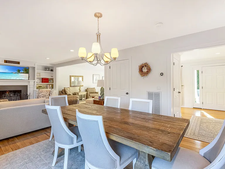 435 Luptons Point Rd — Photo 9