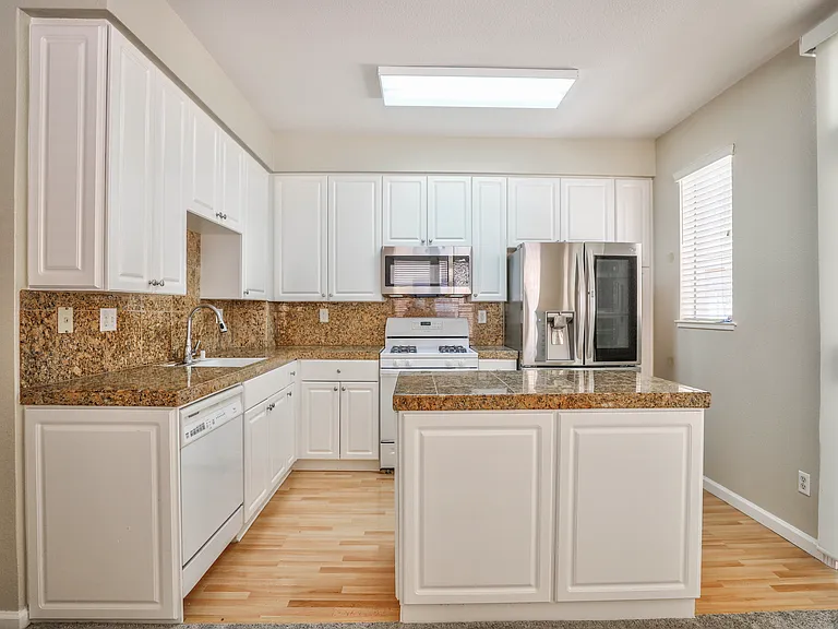 170 Paseo Ct — Photo 4