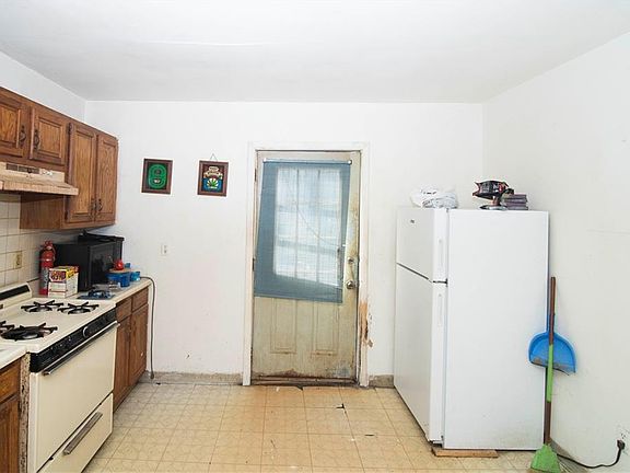 5th image of 742 N Alvord St