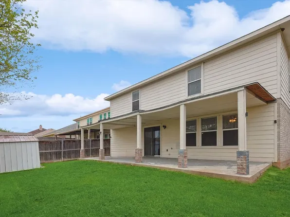 10045 Chapel Rock Dr, Fort Worth, TX 76116