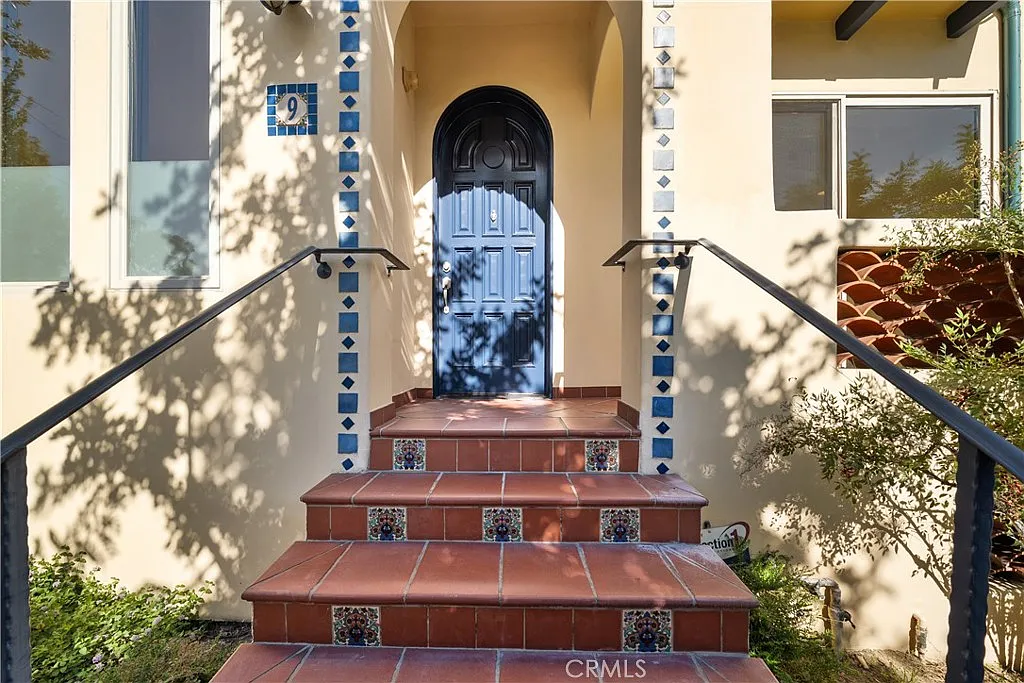 3 bed, 2.5 bath, 2280 sqft, $6,800 — Photo 3