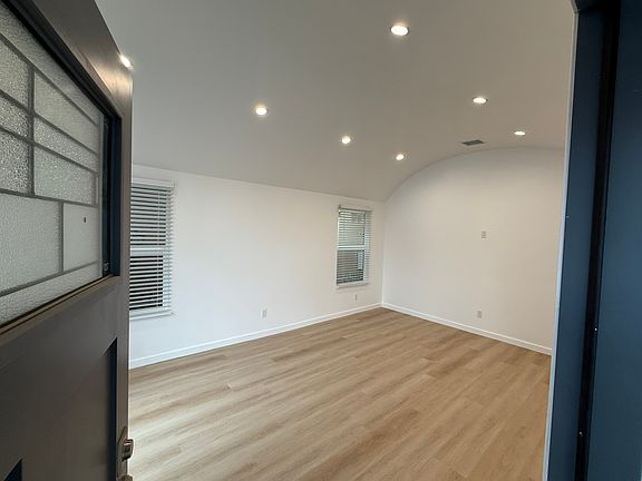 3rd image of 2227 S Dunsmuir Ave