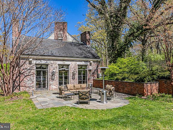 4th image of 132 Pretty Brook Rd