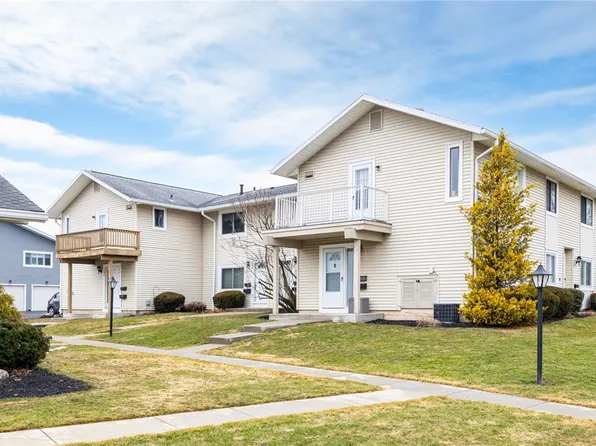 734 Eastbrooke Ln, Rochester, NY 14618