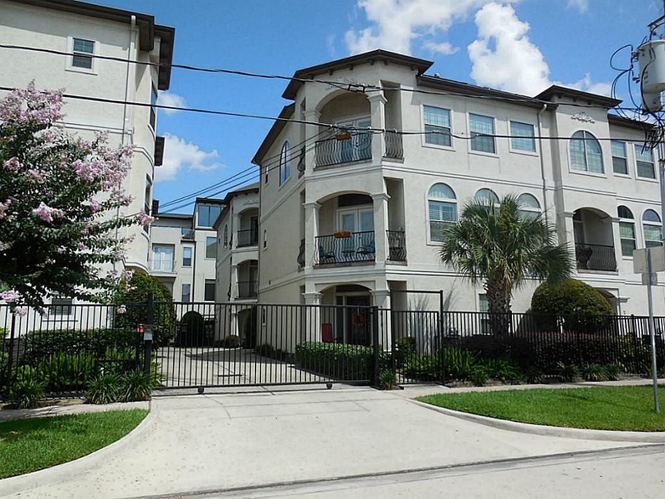 Welcome to Albany Square, a beautiful 24-home, gated complex in the heart of Midtown! This complex i