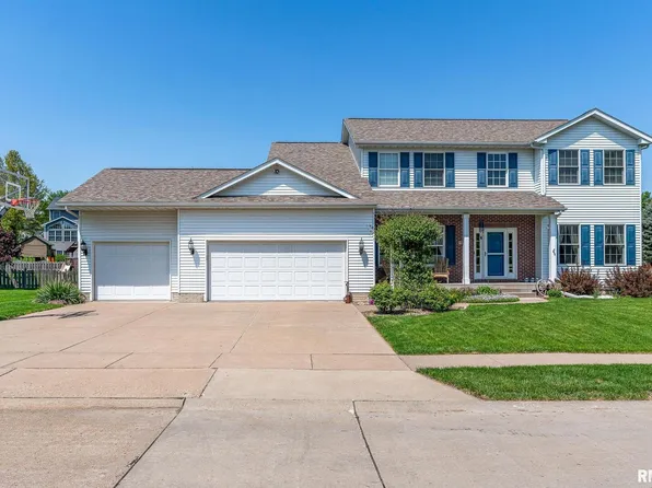 903 Clover Hill Ln, Le Claire, IA 52753