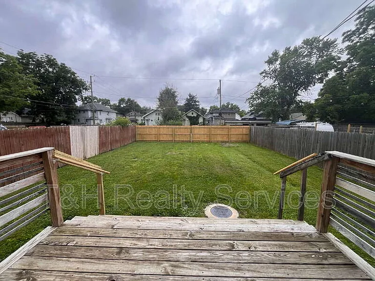 608 N Gray St — Photo 15