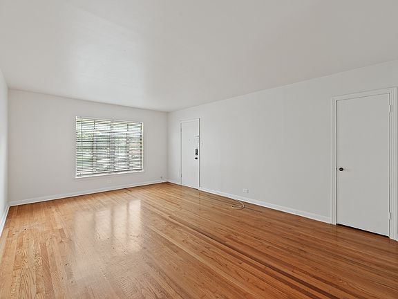 4th image of 417 W Gramercy Pl APT 1