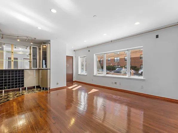 1901 Voorhies Avenue image 8 of 24