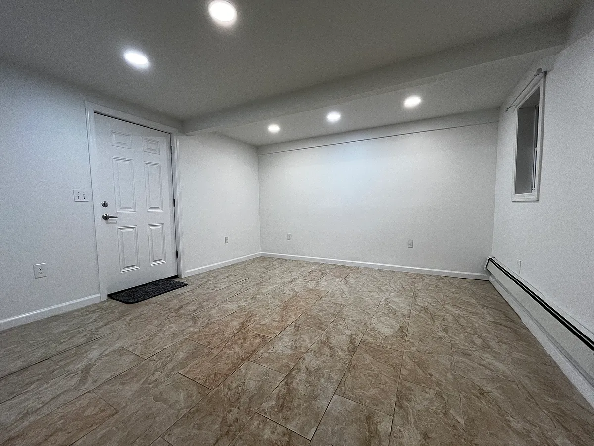 Private Den - 43 Sky View Cir