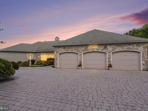 306 Country Meadows Dr, Lancaster, PA 17602