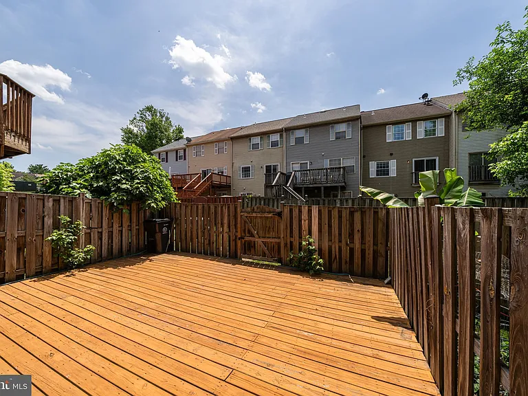 8593 Burlington Ct — Photo 33