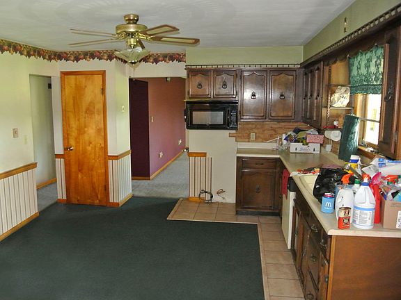 Extra large eat-in kitchen