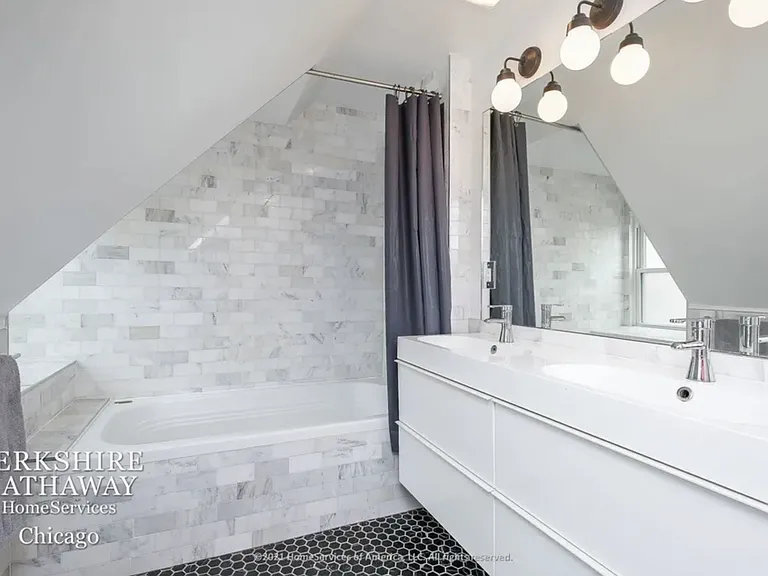1715 N Honore St #3 — Photo 15
