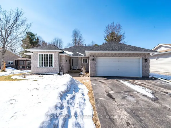 111 Thomas St, Deep River, ON K0J 1P0