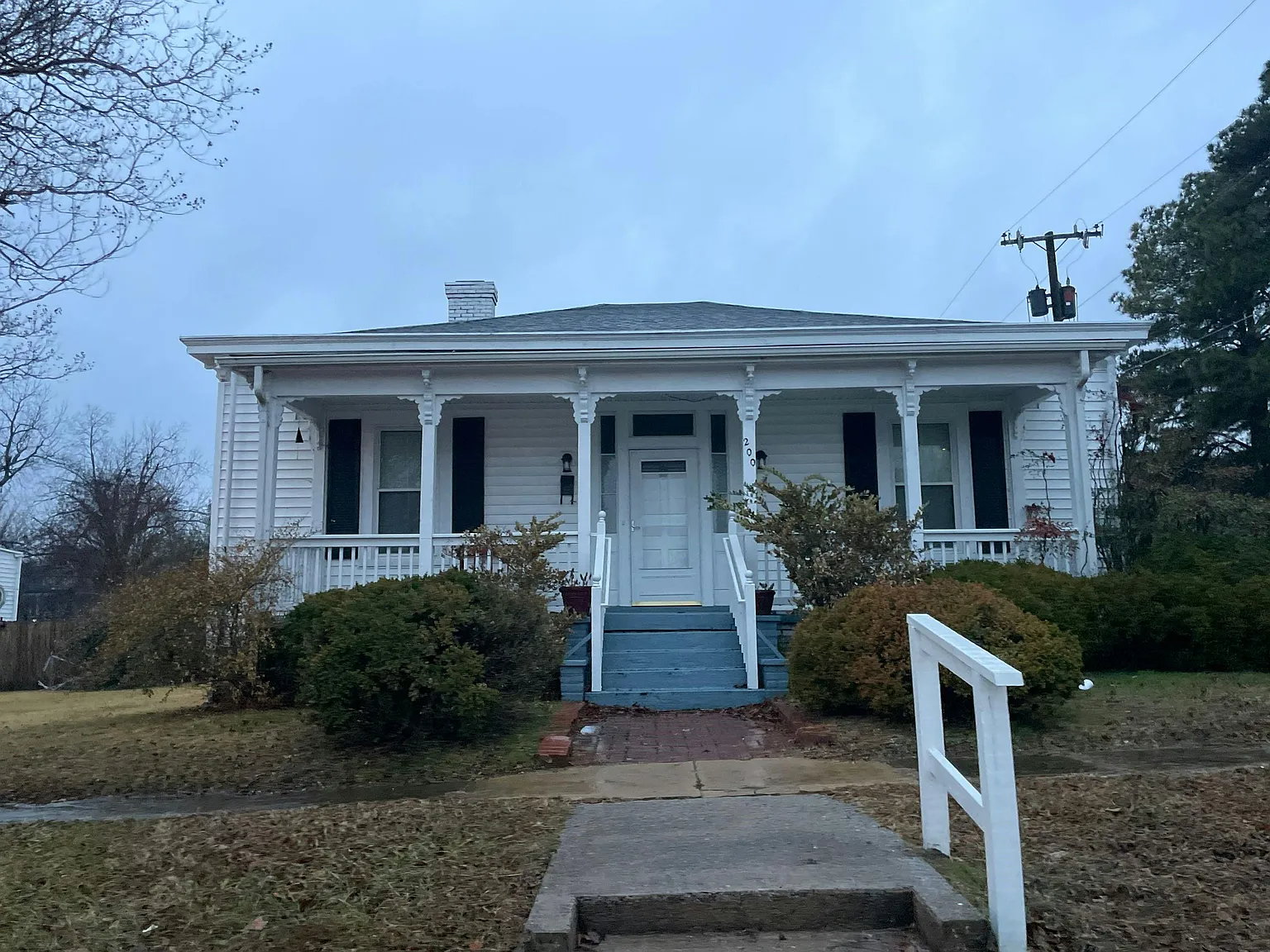 200 E Maryland Ave photo 1