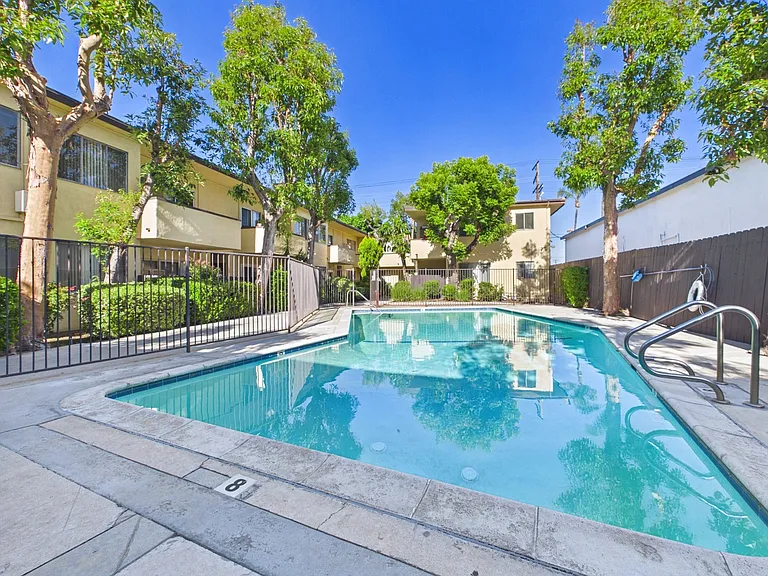 Sepulveda Apartments — Photo 23