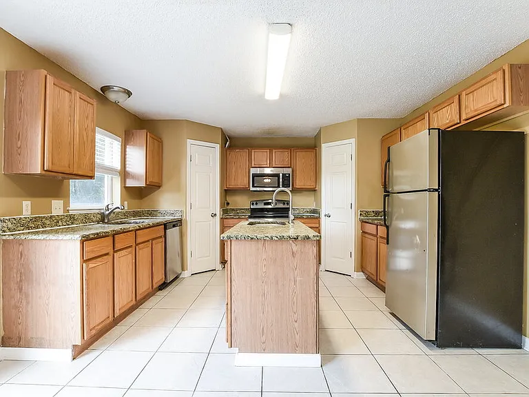 2047 Galahad Dr — Photo 8