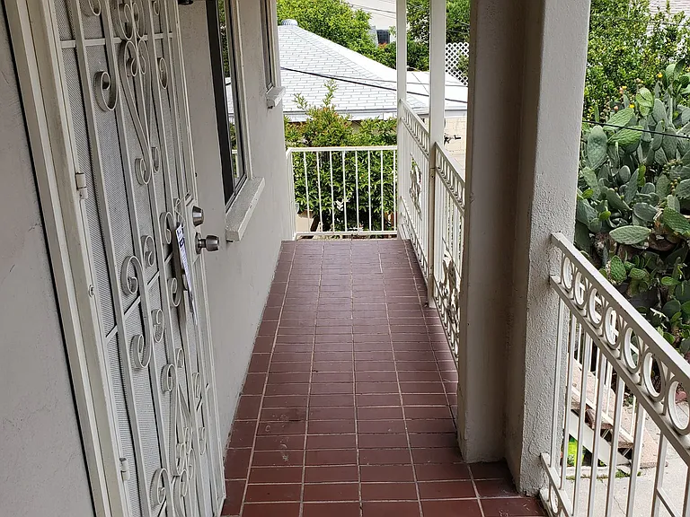 817 N Wilton Pl #817 — Photo 2