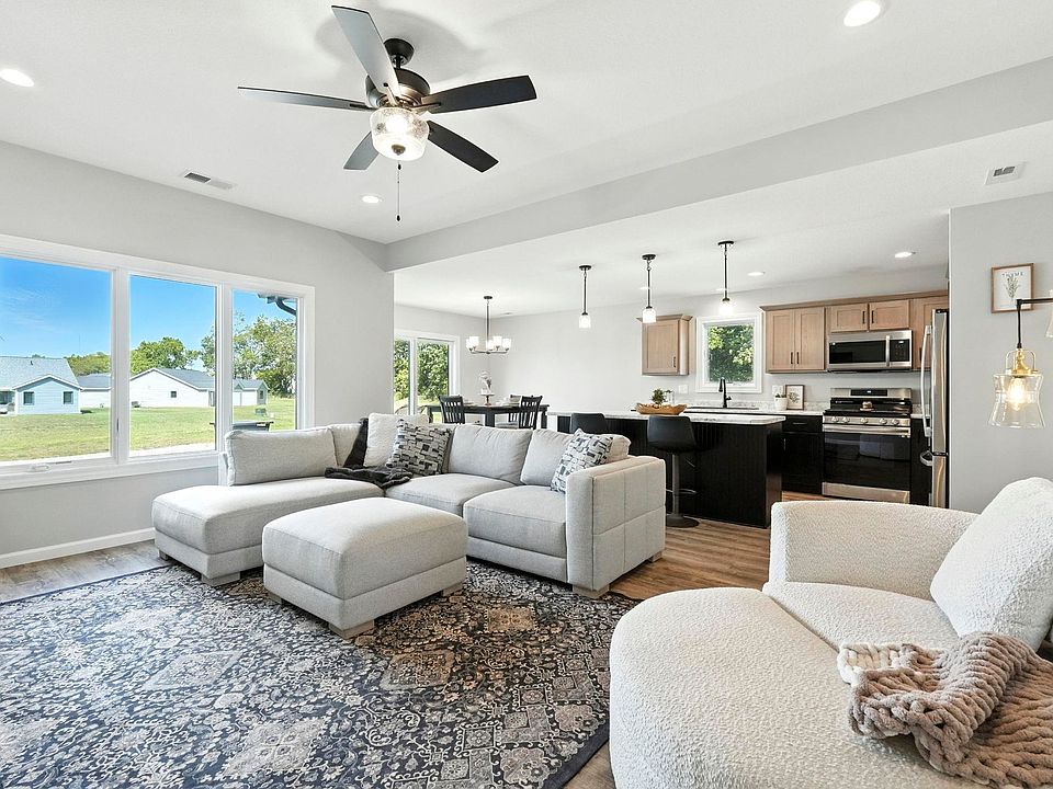 NEIGHBORHOOD｜11SS Acre/ C-JKT（L） Sicklerville Homes For Sale- 31 Village Green Ln Just listed in