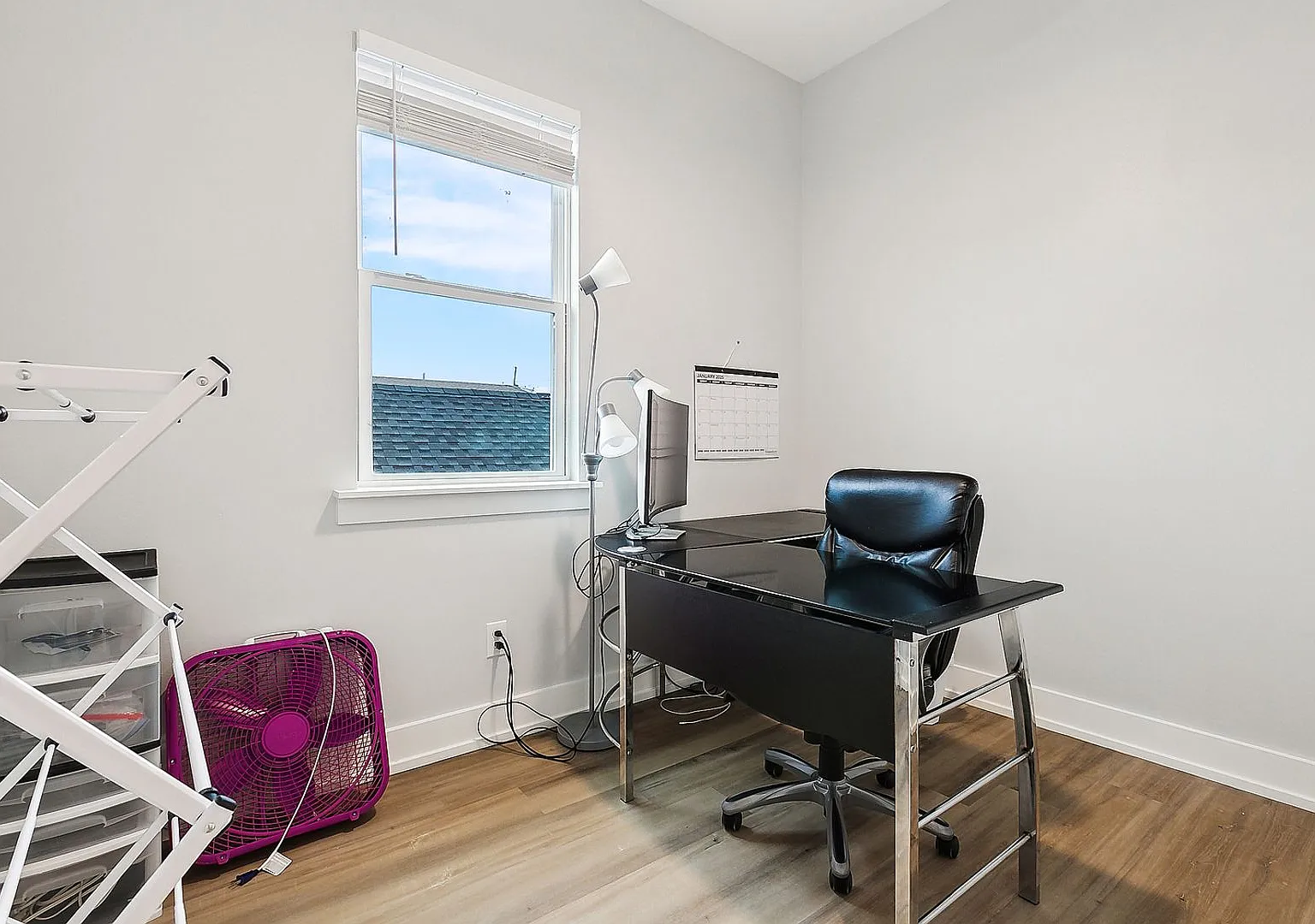 Cozy 2 Bedroom, 1 Bath Apartment — Photo 3