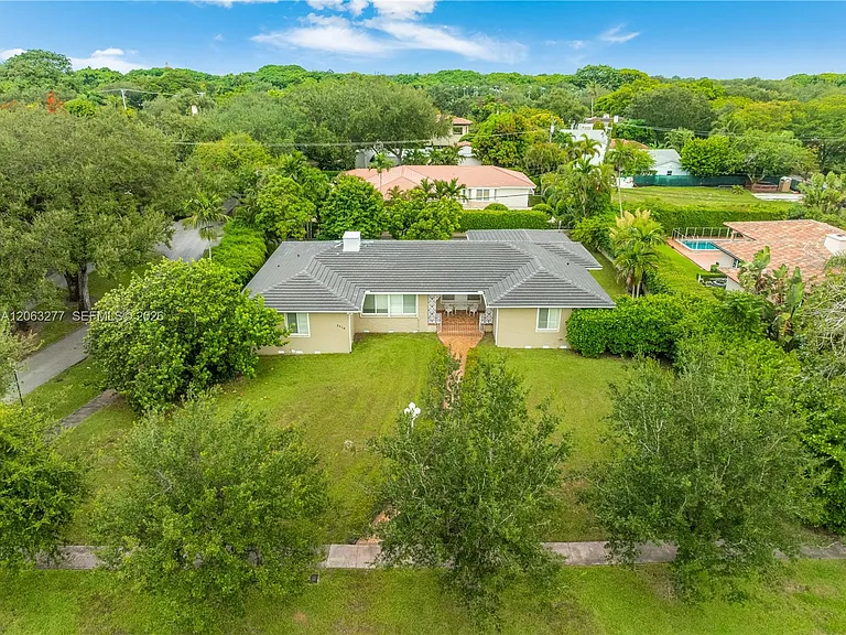 2514 E Granada Blvd — Photo 39