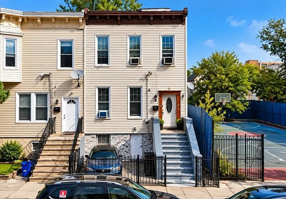 94 Van Nostrand Ave #1
