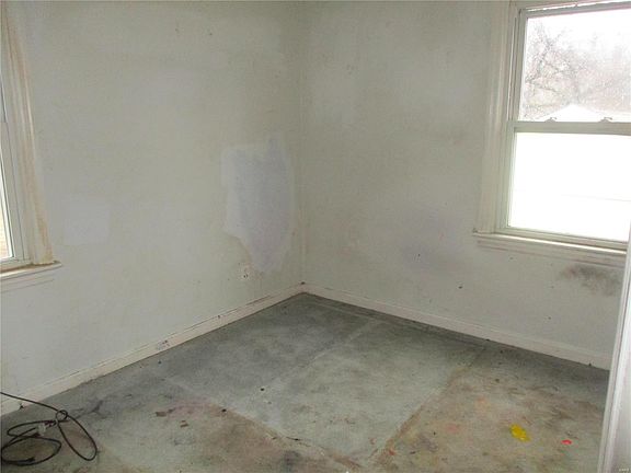 3rd image of 95 Du Bourg Ln