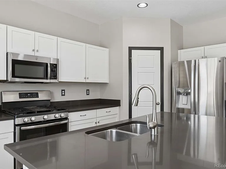 92 Homestead Way — Photo 18