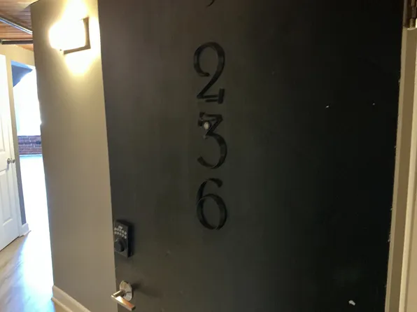 201 S Hoskins Rd APT 236, Charlotte, NC 28208