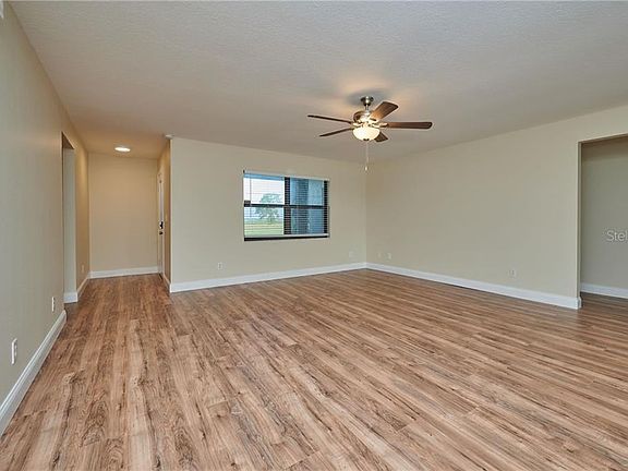 3rd image of 6897 Banyan Dr