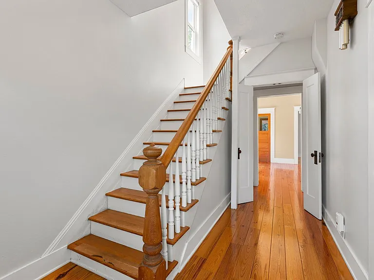 2047 N Sumner St — Photo 12