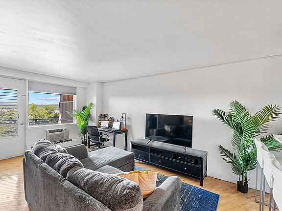 4th image of 5700 Arlington Ave APT 8R