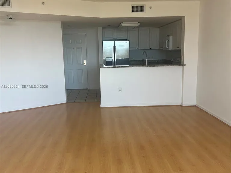 19501 W Country Club Dr #611 — Photo 7