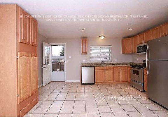 4th image of 11174 Forest Ave