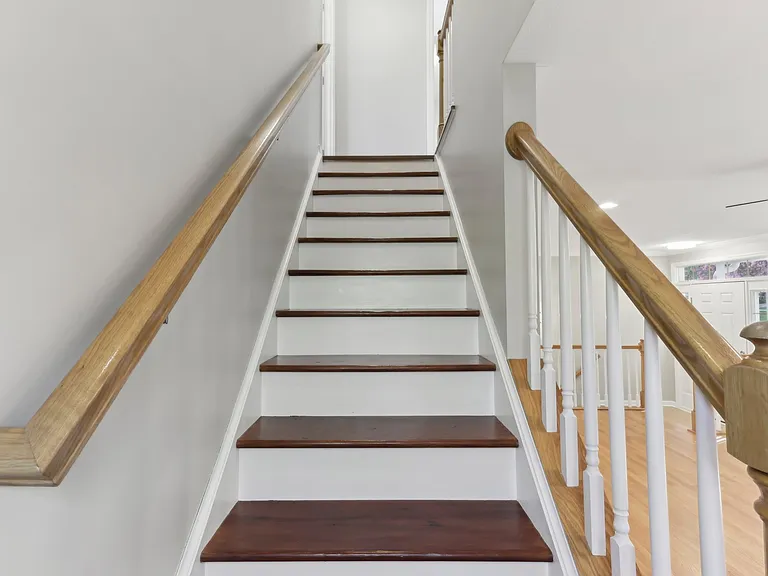 103 Lakeview Ct — Photo 38