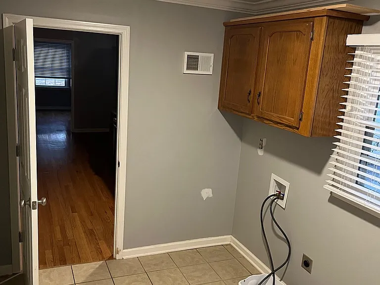 1233 Oliver St — Photo 4