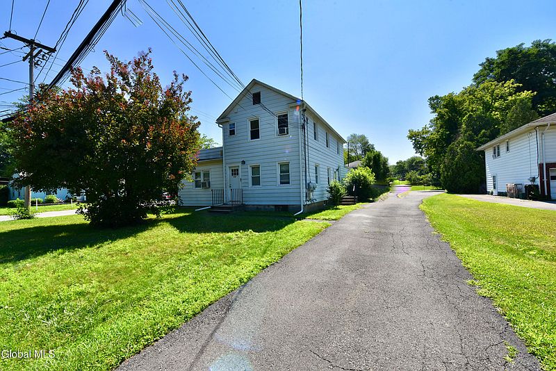 3rd image of 1 Loralee Drive