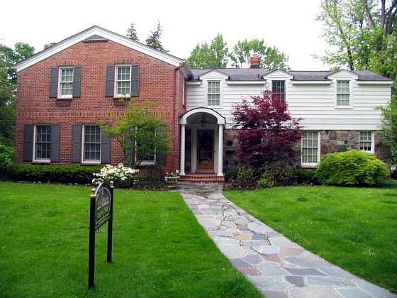 1st image of 1001 Brookwood St