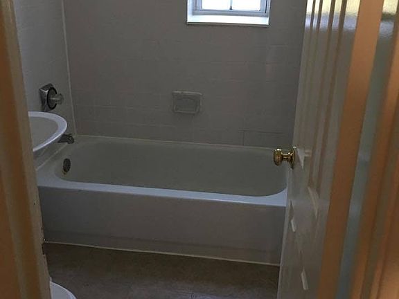 3rd image of 219 N Piedmont St APT 4