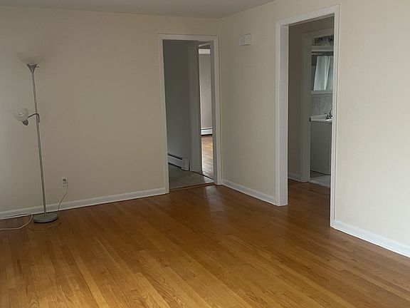 5th image of 713 Black Rock Tpke #1