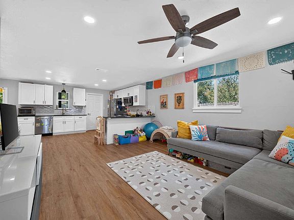 4th image of 6021 Bluebell Cir
