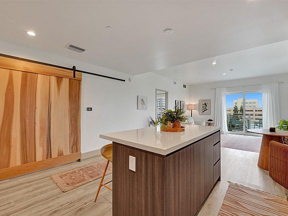 5th image of 1938 Jackson Street #501