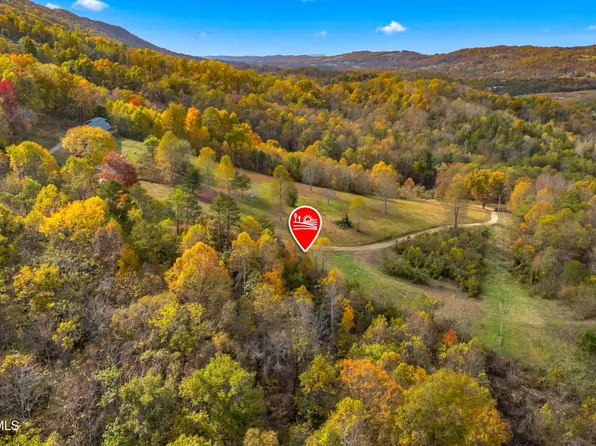 853 Twin Ponds Ln, Thorn Hill, TN 37881